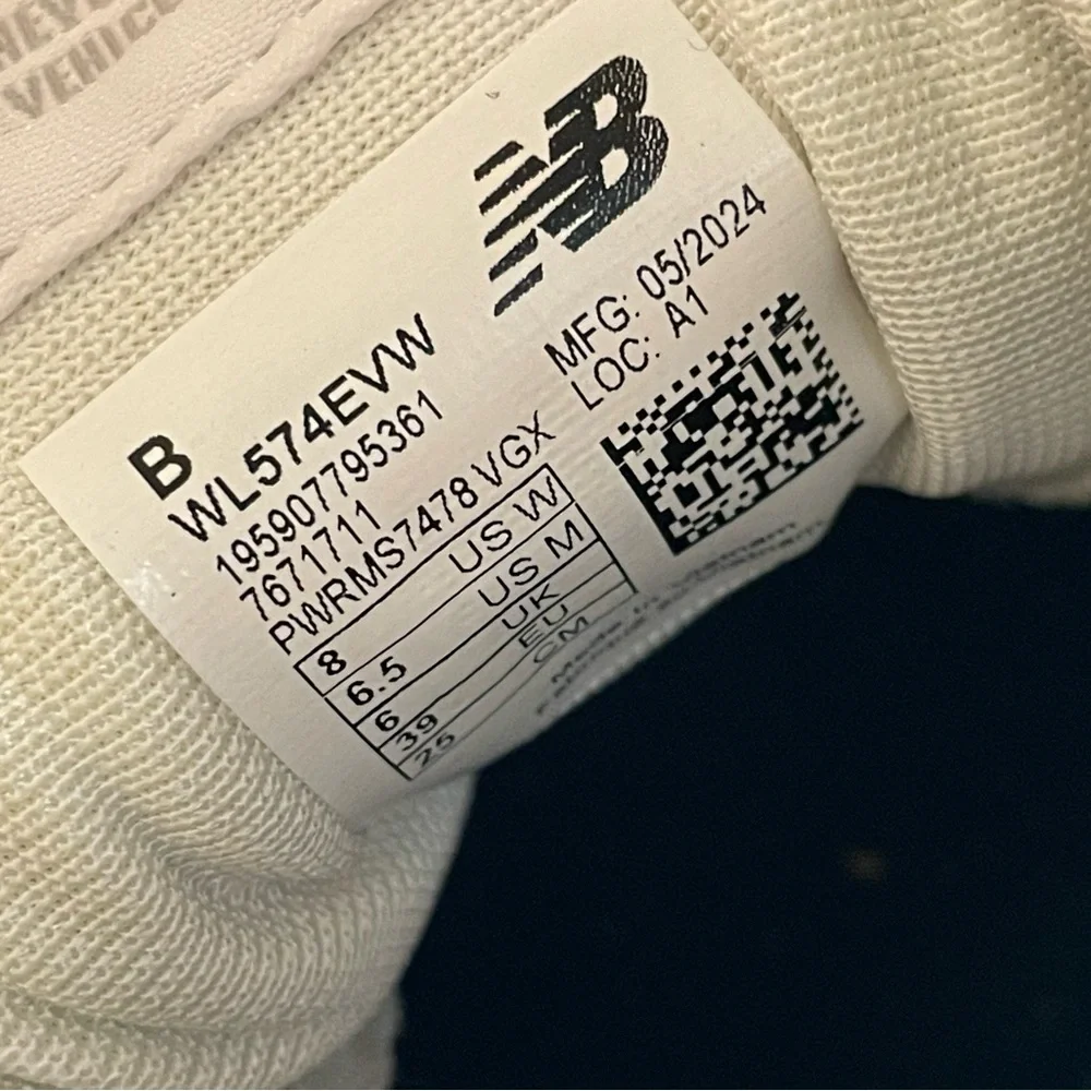 New Balance Beige and Gray Sneakers 8 - Picture 7 of 7